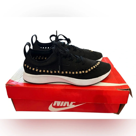 NIB Nike Women’s Dualtone Racer Running Low Top Black/White Shoes in size 7.5 - Picture 6 of 10